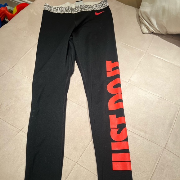 Black Nike leggings - Picture 1 of 1